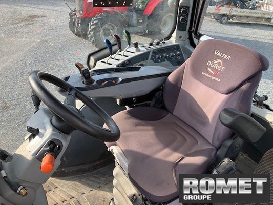 Tracteur agricole Valtra T174