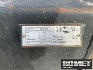Godet multi-services Magsi BMICF 2/250 - 1