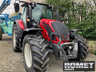 Tracteur agricole Valtra N135 - 1