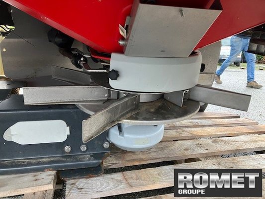 Distributeur d'engrais Kverneland EXACTA TL2550