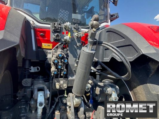 Tracteur agricole Massey Ferguson 8S-205 D7 EX