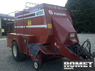 Presse à balles carrées Hesston 4700 - 1