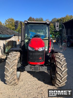 Tracteur agricole Massey Ferguson 5709 M D4