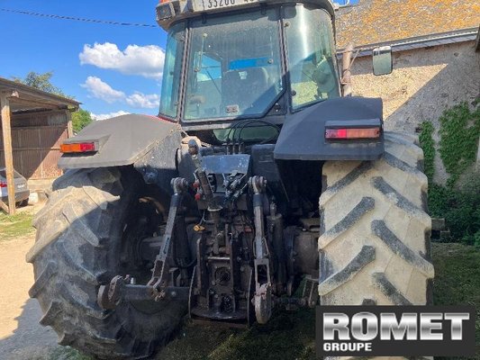 Tracteur agricole Massey Ferguson 8160