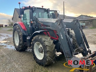 Tracteur agricole Valtra N134 D - 1