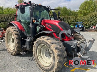 Tracteur agricole Valtra N134 - 1