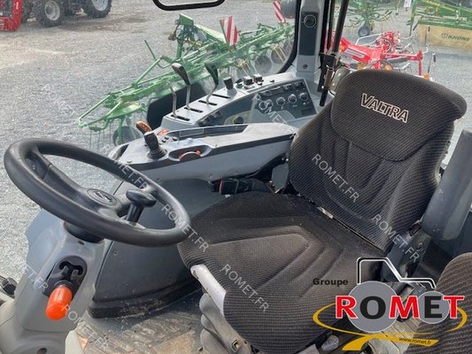 Tracteur agricole Valtra N134