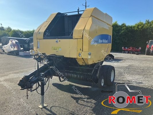 Presse à balles rondes New Holland BR7070