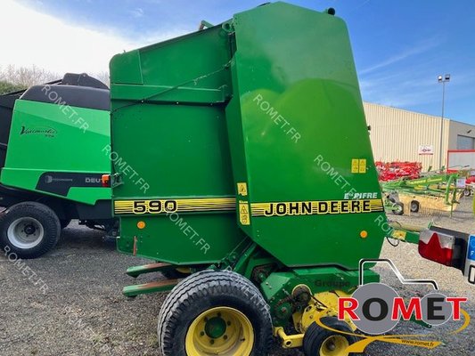 Presse à balles rondes John Deere 590
