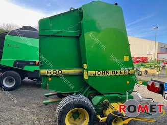 Presse à balles rondes John Deere 590 - 1