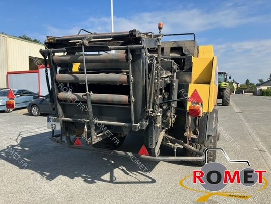 Presse à balles carrées New Holland BB950 A