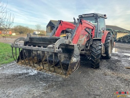 Tracteur agricole Massey Ferguson 5S-115 D4 DX