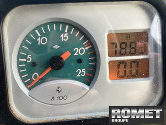 Tracteur agricole Renault TEMIS 610 Z - 7