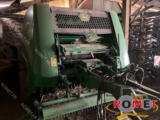 Presse à balles rondes John Deere JD960