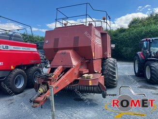 Presse à balles carrées New Holland 4900 - 1