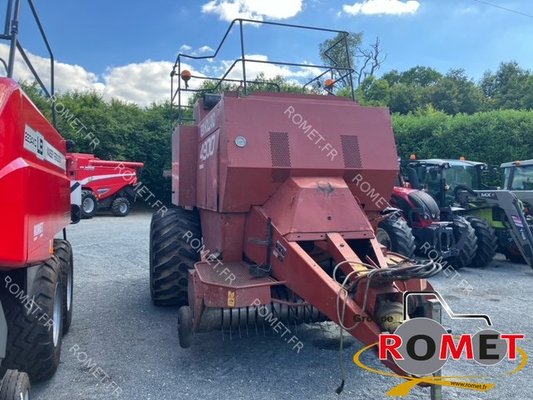 Presse à balles carrées New Holland 4900