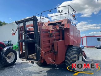 Presse à balles carrées New Holland 4900 - 4
