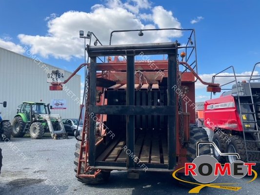 Presse à balles carrées New Holland 4900