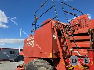 Presse à balles carrées New Holland 4900 - 7