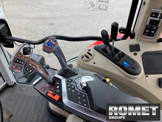 Tracteur agricole Massey Ferguson 6S-135 D6 EF DX