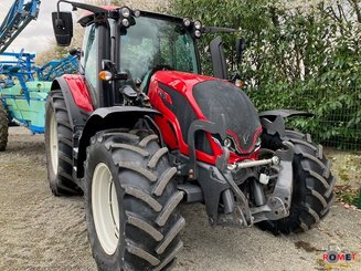 Tracteur agricole Valtra N135 - 1