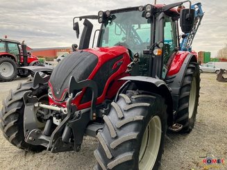 Tracteur agricole Valtra N135 - 1