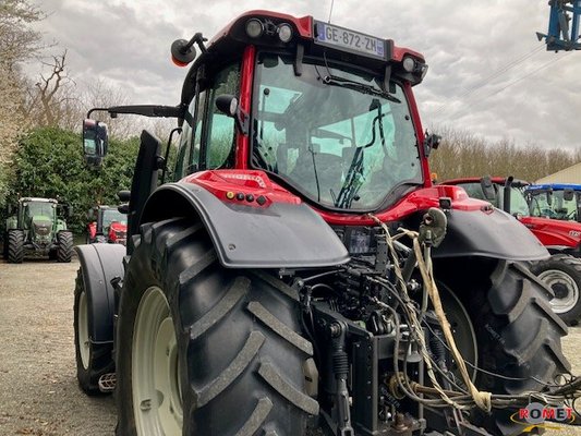 Tracteur agricole Valtra N135