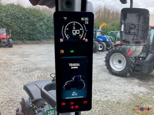 Tracteur agricole Valtra N135