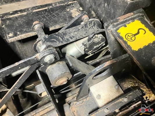 Presse à balles carrées New Holland 1290 PLUS CC