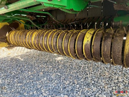 Presse à balles rondes John Deere 592HIFLOW