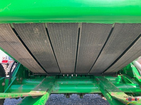 Presse à balles rondes John Deere 592HIFLOW