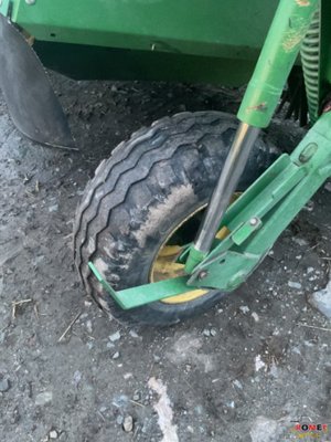 Faucheuse conditionneuse John Deere 1365