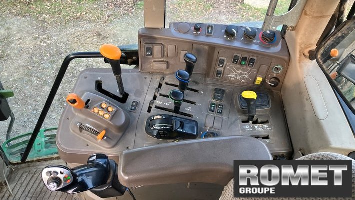 Tracteur agricole John Deere 6110M