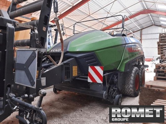 Presse à balles carrées Fendt 1290 NUD